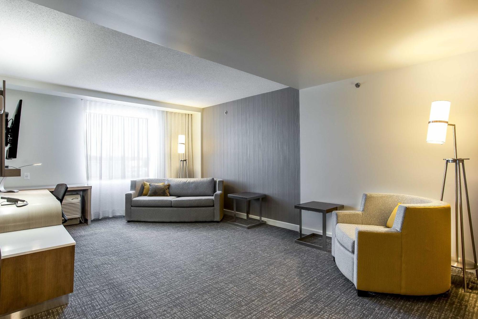 คอร์ตยาร์ด บาย แมริออท เวสต์ ไอส์แลนด์/แบดูร์ฟ Hotel Baie D'Urfe ภายนอก รูปภาพ