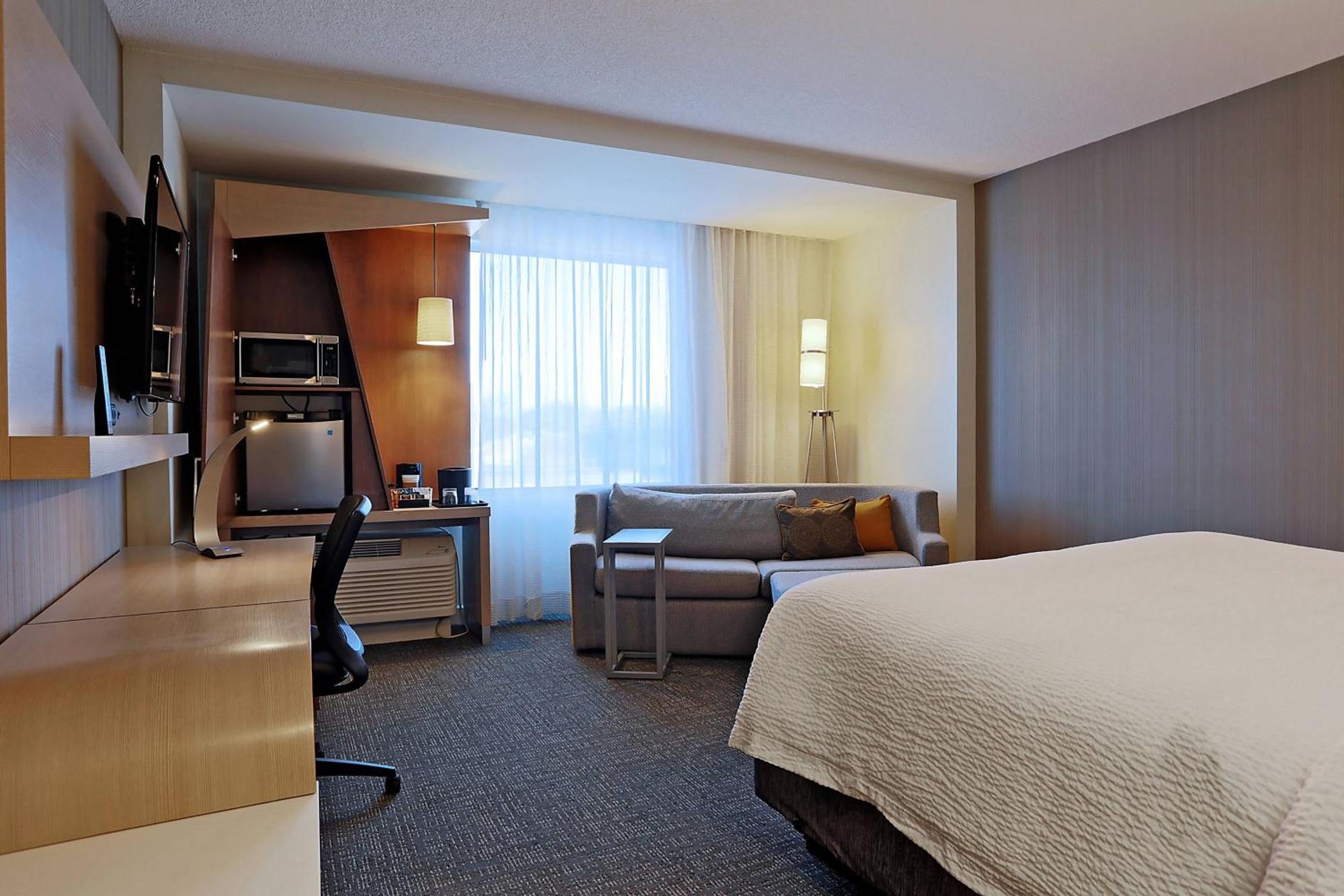 คอร์ตยาร์ด บาย แมริออท เวสต์ ไอส์แลนด์/แบดูร์ฟ Hotel Baie D'Urfe ภายนอก รูปภาพ