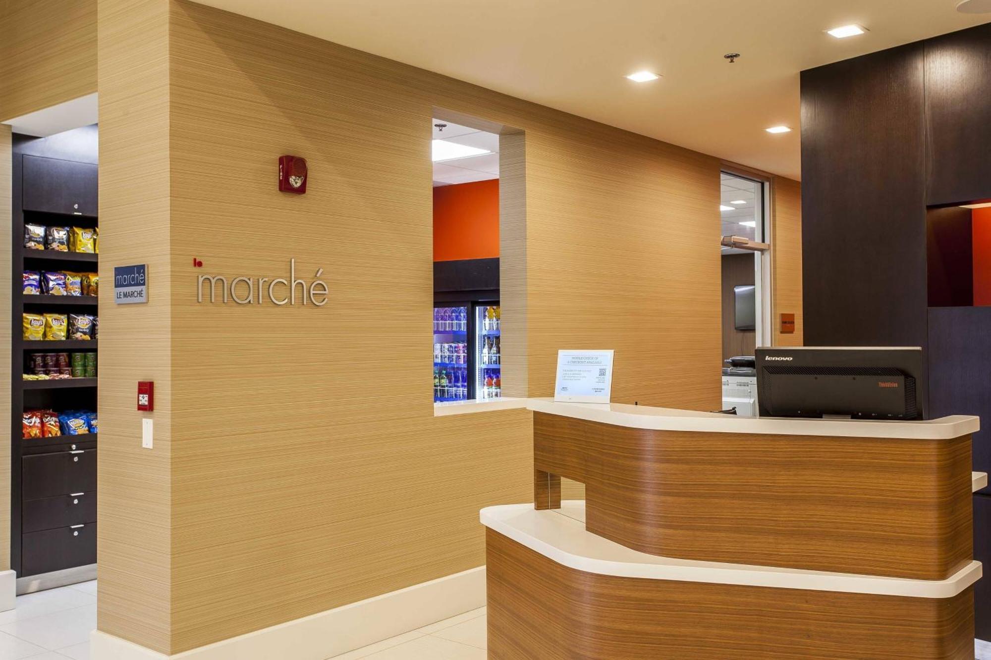 คอร์ตยาร์ด บาย แมริออท เวสต์ ไอส์แลนด์/แบดูร์ฟ Hotel Baie D'Urfe ภายนอก รูปภาพ