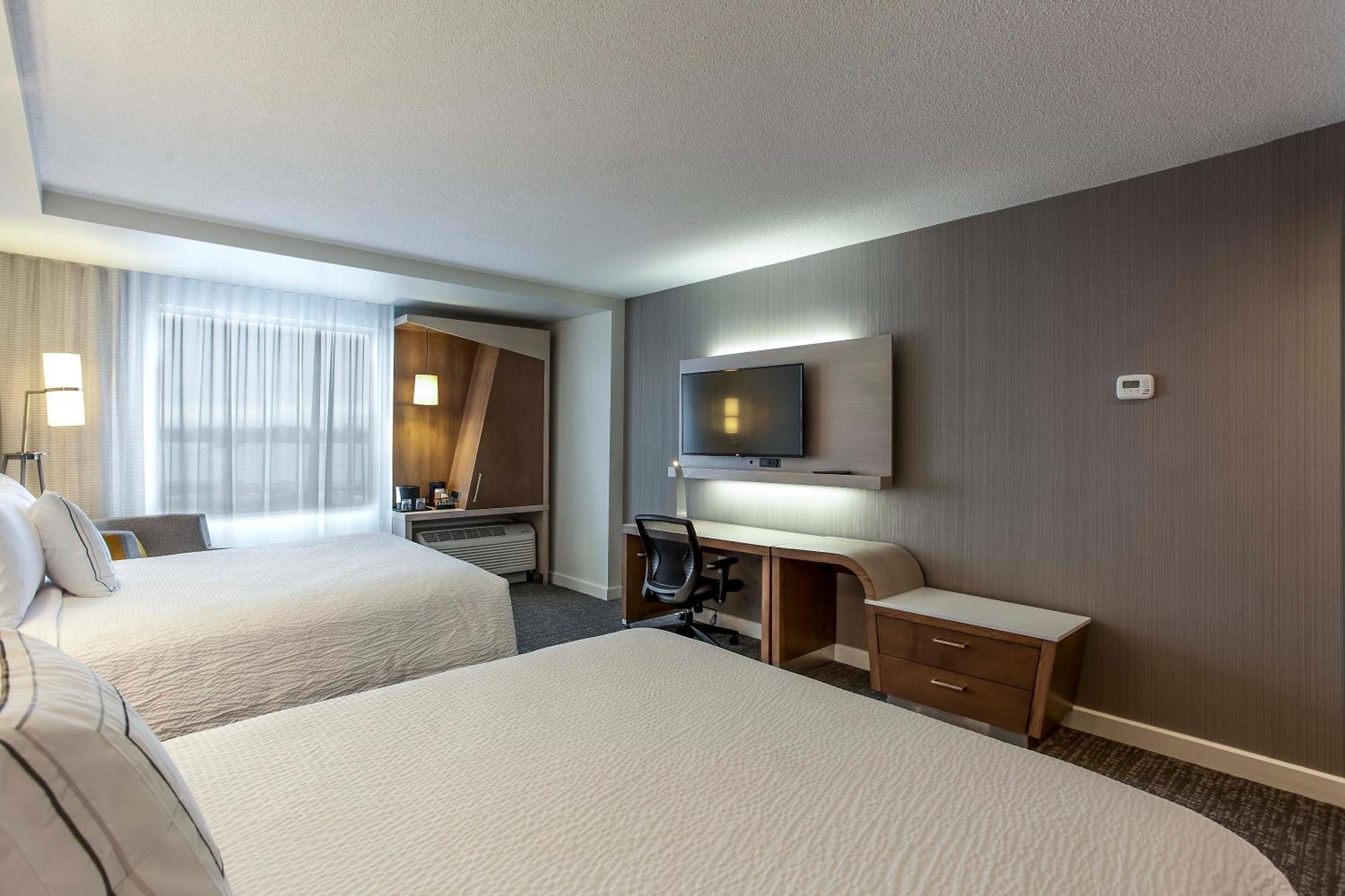คอร์ตยาร์ด บาย แมริออท เวสต์ ไอส์แลนด์/แบดูร์ฟ Hotel Baie D'Urfe ภายนอก รูปภาพ