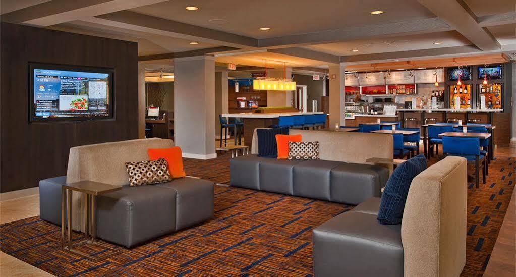 คอร์ตยาร์ด บาย แมริออท เวสต์ ไอส์แลนด์/แบดูร์ฟ Hotel Baie D'Urfe ภายนอก รูปภาพ